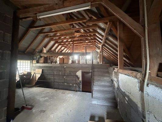 Bühne/Ausbaumöglichkeit