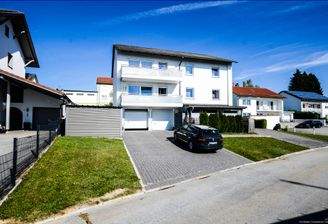 Die südliche Ansicht des Drei-Parteienhauses