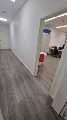 Eingang mit Blick ins Büro