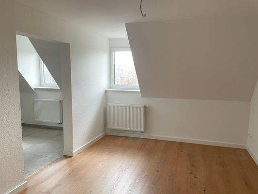 Wohnzimmer (Durchgang zur Wohnküche)