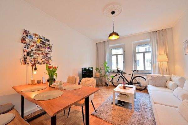 Helle Räume mit Parkettboden