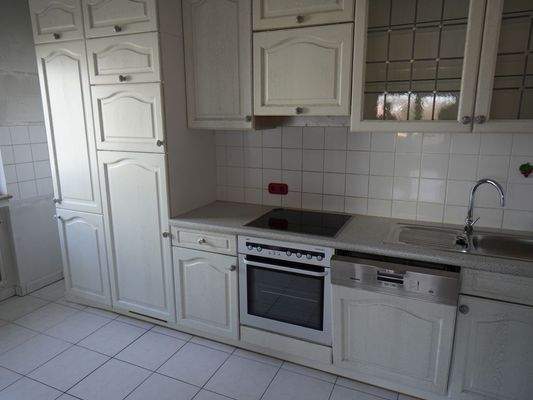 Küche mit Einbauten und Gerätschaften