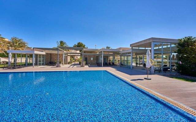 A6-Marina Golf-villa45-pool-May2025.jpg