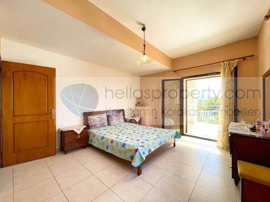 img_e18b7d84-acfb-49a4-aaa1-ccd55298d48a