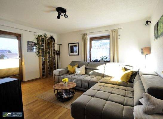 Moderne 3-Zimmer-Eigentumswohnung - Wohnzimmer mit großer Sitzgarnitur