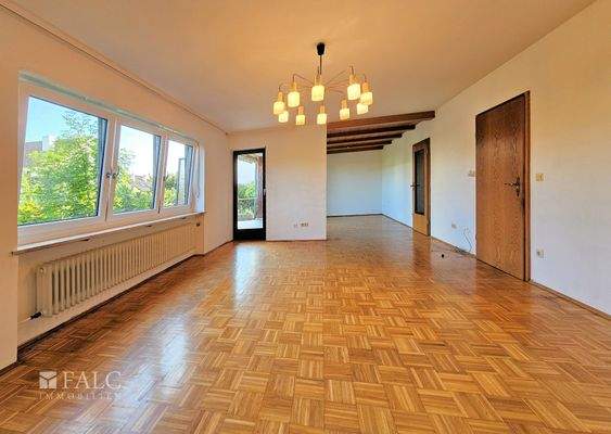 Lichtdurchflutetes Wohnzimmer