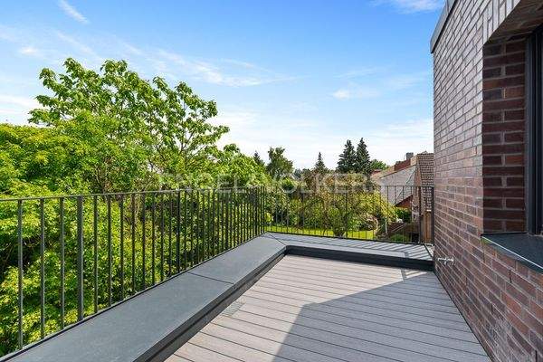 Terrasse mit Südostausrichtung und Blick ins grüne Marienthal