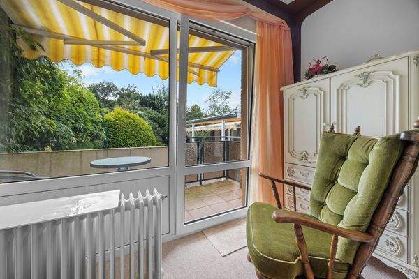 Schlafzimmerblick zum Balkon