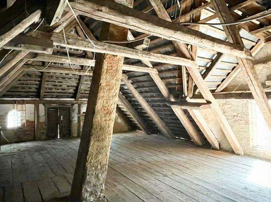 5 Dachstuhl Alte Schule.jpeg