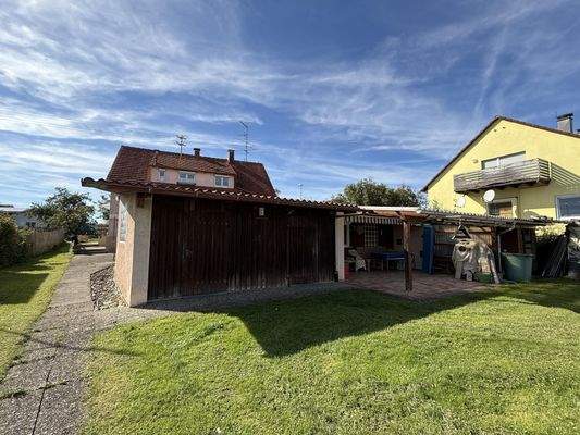 Rücksseite Nebengebäude mit Pergola