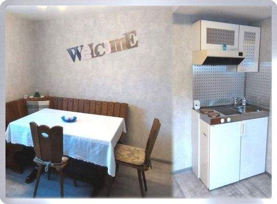 12 - Collage Raum KG