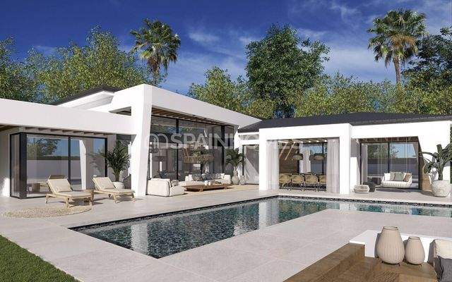 Contemporary Villas for Sale in Marbella with Nature Views