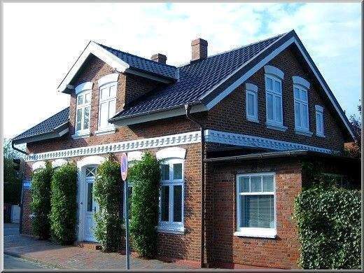 Blick zum Haupteingang von Süden