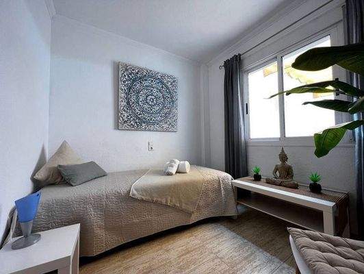 Kleines Schlafzimmer im EG