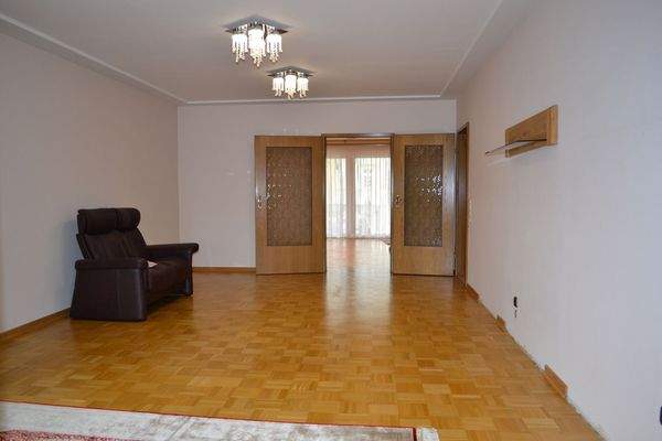 Großes, helles Wohnzimmer