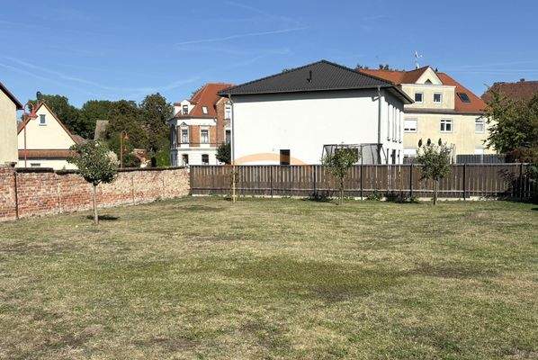 Grundstück hinter Scheune