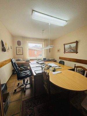 großer Büroraum im Erdgeschoss