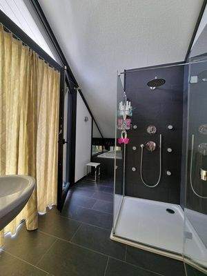 Bad mit Wellnessdusche