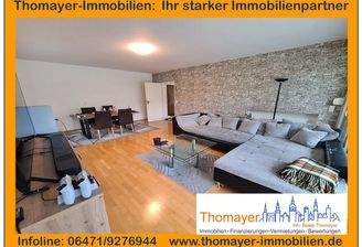 Wohnzimmer mit Zugang zur Terrasse