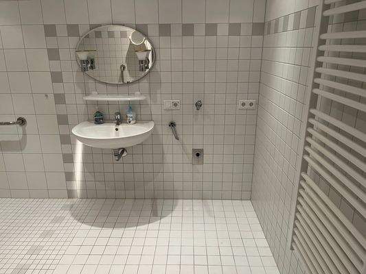 Handtuchheizkörper und Waschmaschinenanschluss