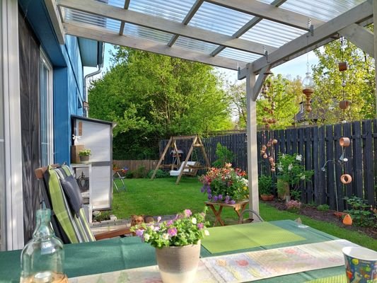 Terrasse und Garten EG