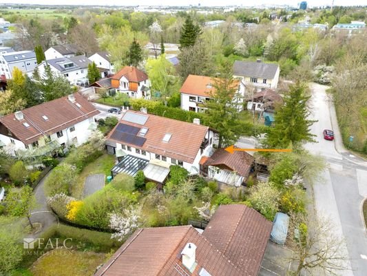 Gebäude mit Grundstück aus SüdOst