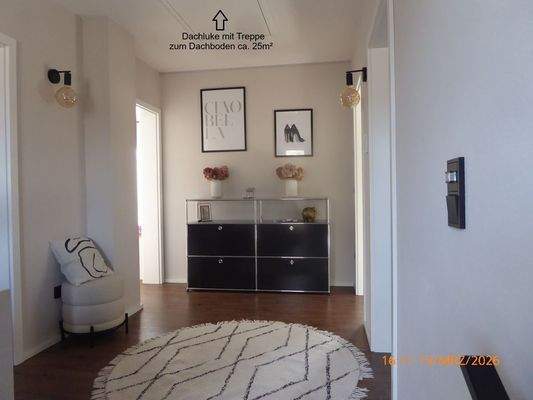 Dachluke zum Dachboden.JPG