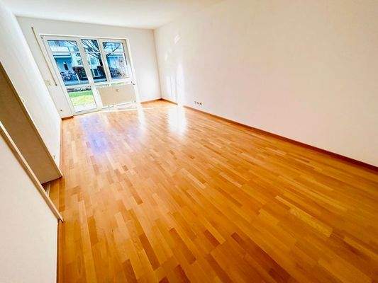 Ihr Wohnzimmer gen Schlafzimmer & Terrasse