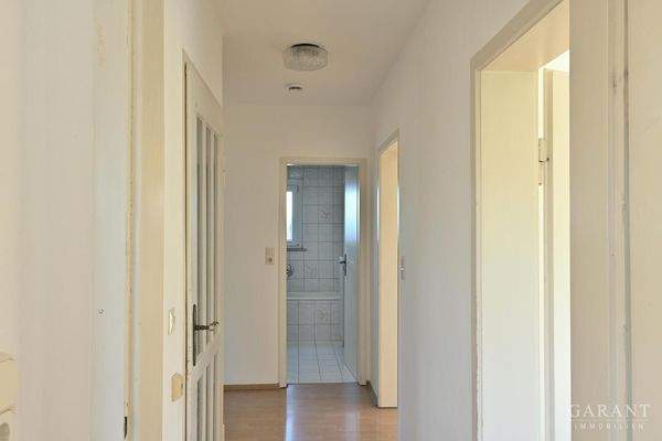 EG Flur Richtung Bad