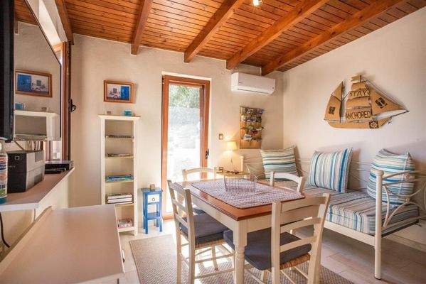 Kreta, Kolymvari: Villa mit Meer- und Bergblick und unabhängigem Apartment zu verkaufen