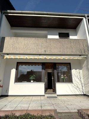 Fensterfront Wohnzimmer außen