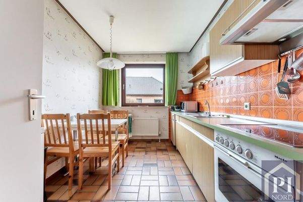 Küche mit Frühstücksplatz