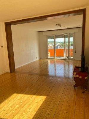 Wohn-/Esszimmer EG Richtung Süden zum Balkon