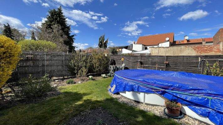 Garten mit Pool
