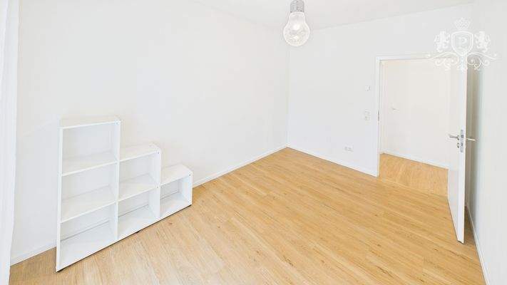 CAM01984G0-PR0514-STILL003