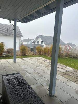 Moderne Terrasse mit Ausblick