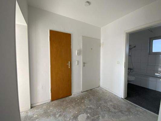 Flur-Eingangstür-Bad