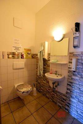 Gebäude 1 Toilette im 1.OG