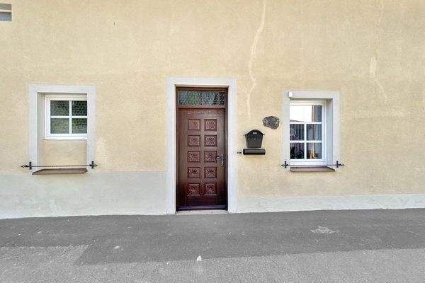 Eingang von der Straße