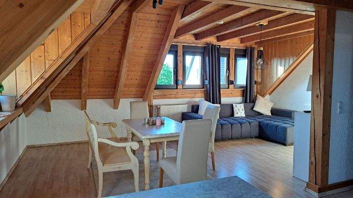 mit Teilmöbelierung