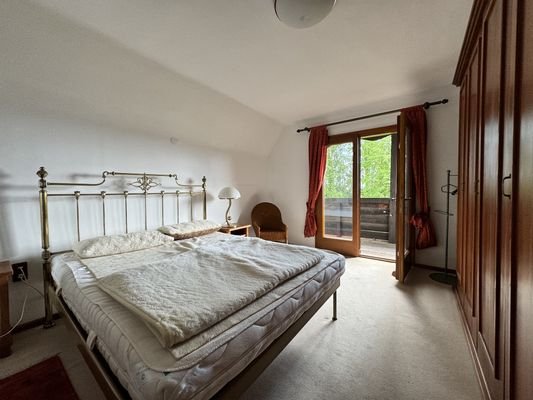Schlafzimmer 1 OG.jpeg