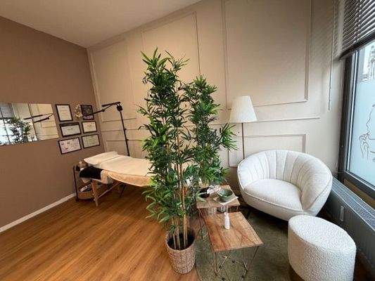 Büro-/Praxisraum ca. 16 qm (rechte Seite)