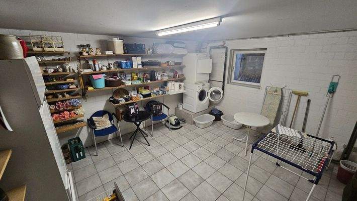 großzügiger Abstellraum (2)