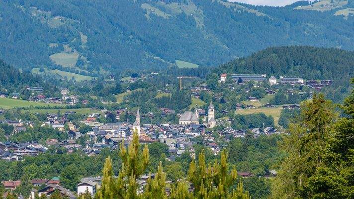 KITZIMMO-Baugrundstück mit Altbestand in Toplage auf der Bichlalm - Immobilien Kitzbühel.