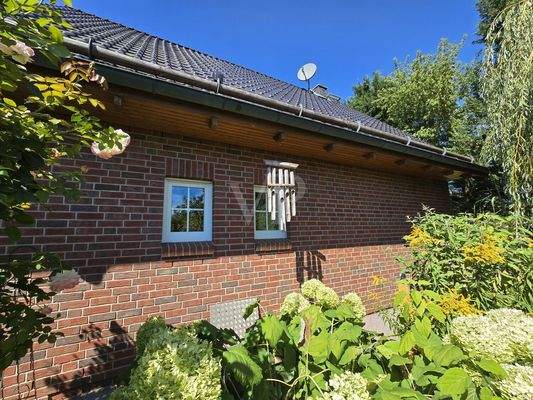 Ansicht Süd-Osten mit Detail Fassade