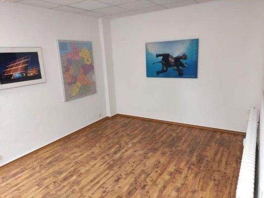 Empfang (noch ohne Sitzmöbel)