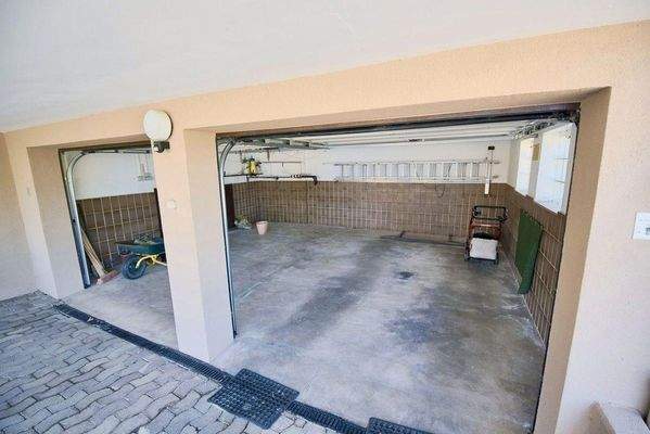 Doppelgarage mit Rolltoren