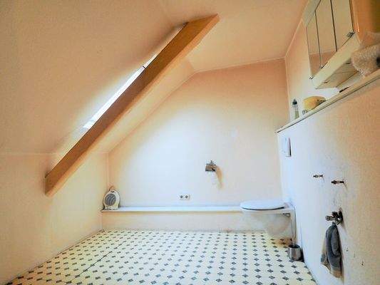 Sanitärbereich im DG