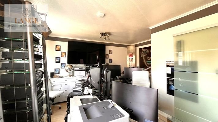 Büro EG