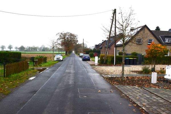 Straße in Richtung Bönninghardt